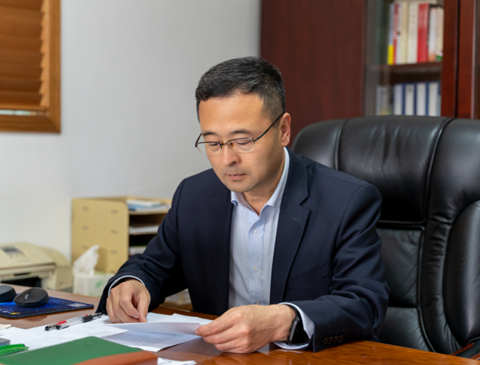 j9九游会科研先锋|张晓伟：环保胶黏剂行业的“胶胶”者